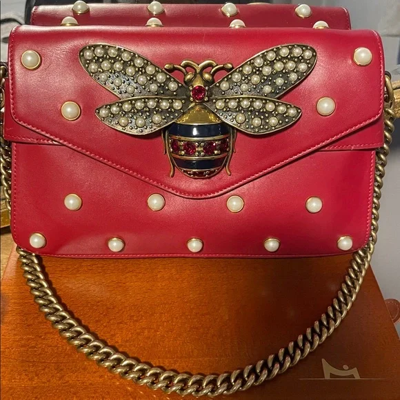 Gucci Queen Margaret Pearl Studs Broadway Red Bee Chain Bag ! ❤️💛 - Picture 1 of 13